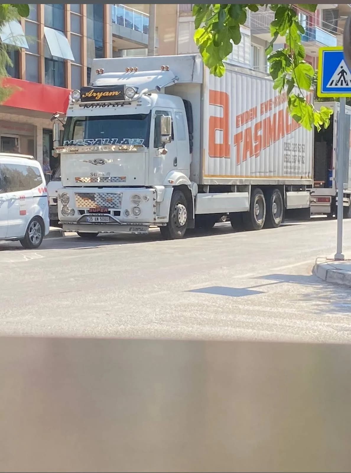 İzmir'de Bina Yapısına Göre Asansörlü Nakliyat Rehberi