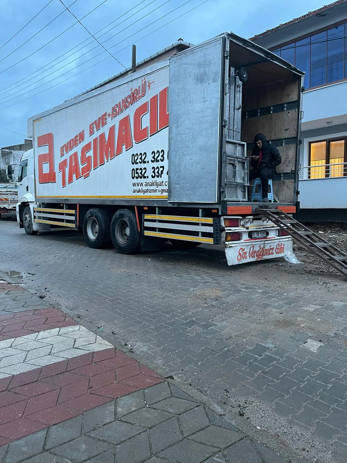 Kasalı nakliyat aracı yükleme süreci